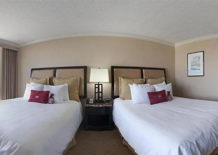 Crowne Plaza Grand 4*