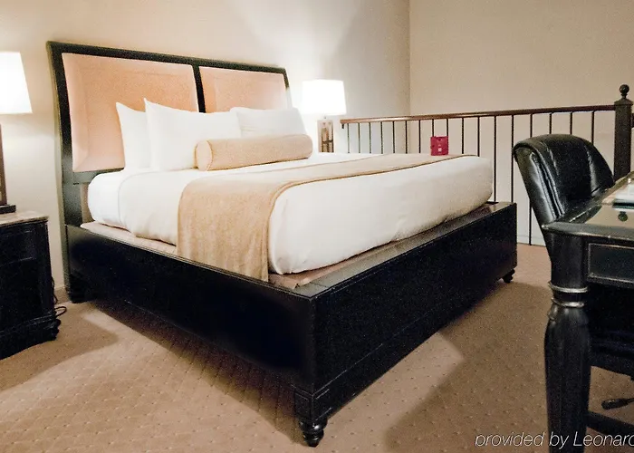 Crowne Plaza Grand Hotel