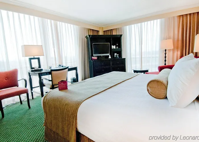 Crowne Plaza Grand Hotel 4*