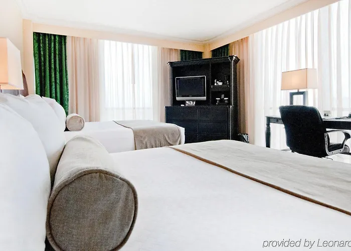 Crowne Plaza Grand Hotel 4*