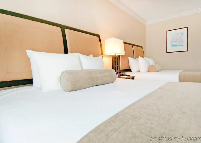 Crowne Plaza Grand Pensacola