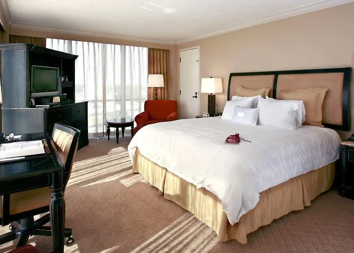Crowne Plaza Grand Hotel 4*