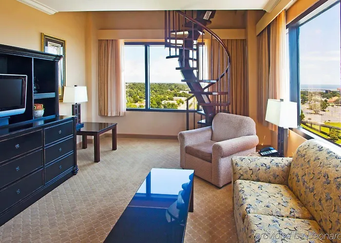 Crowne Plaza Grand