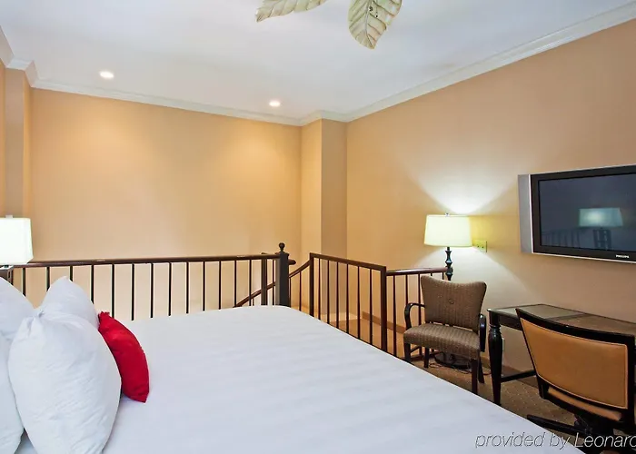 Crowne Plaza Grand Hotel 4*